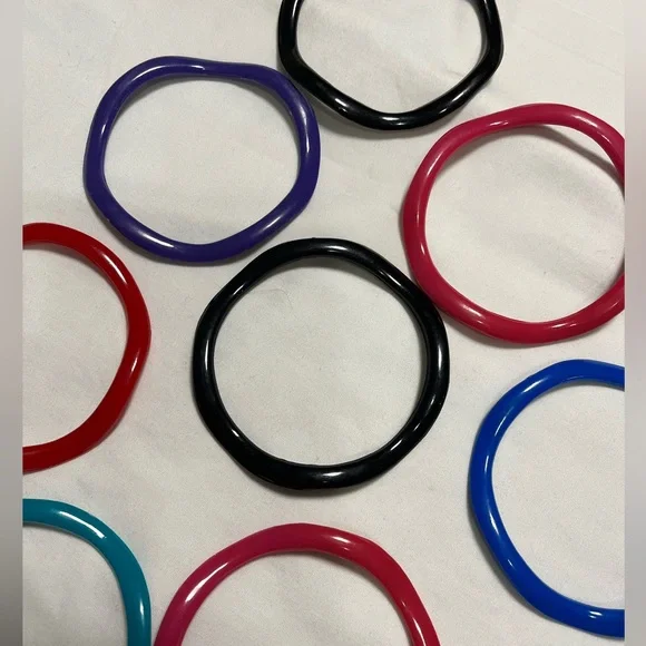 Vintage- 9 Colorful Women’s Plastic Wavy Bracelets - Picture 5 of 8